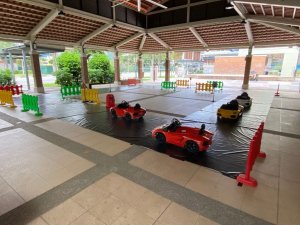 Children plastic colourful play fences carnival wiz singapore rent kids and children safety barrier playpen fencing