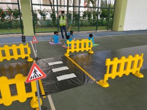 Kids plastic play fence yellow carnival wiz singapore rent kids and children safety barrier playpen fencing