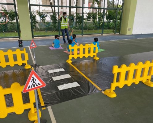 Kids plastic play fence yellow carnival wiz singapore rent kids and children safety barrier playpen fencing