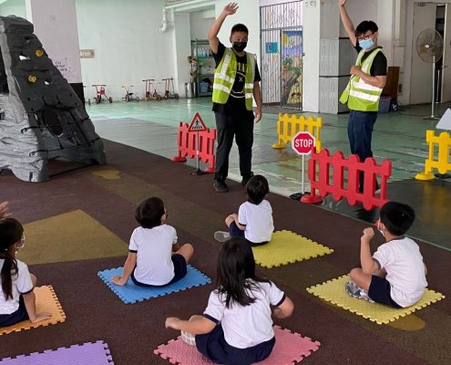 Kids plastic play fence yellow red carnival wiz singapore rent kids and children safety barrier playpen fencing
