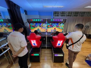 Mario Kart arcade machine at Henry Park Primary School, Singapore – race your favorite characters on classic tracks